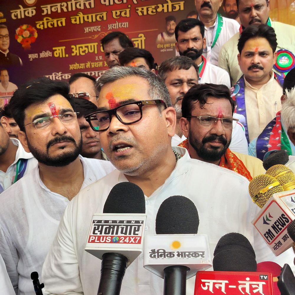 लोजपा अयोध्या में दलित चौपाल से चुनाव अभियान किया शुरू:प्रदेश प्रभारी अरुण भारती ने सपा सांसद अवधेश प्रसाद पर साधा निशाना, बताया ड्रामेबाज