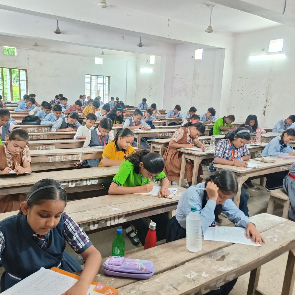 मधेपुरा में स्पेलिंग बी परीक्षा में 1648 स्टूडेंट हुए शामिल:2 केंद्रों पर हुई चैंपियनशिप की प्रारंभिक परीक्षा; 23 अगस्त को मुख्य परीक्षा