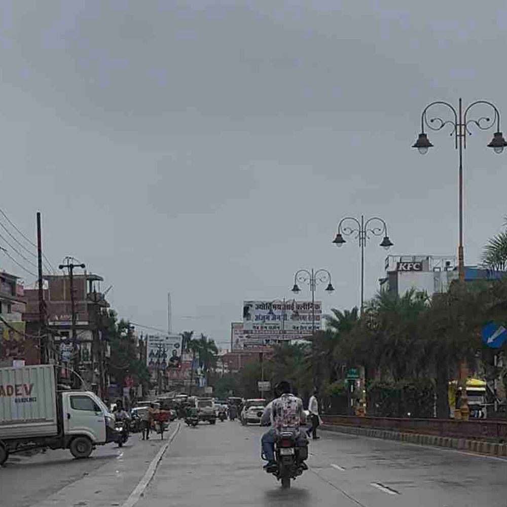 गोरखपुर में सुबह से बदला मौसम:बूंदाबांदी और ठंडी हवाओं से राहत मिली, अगले 5 दिनों तक बारिश के आसार