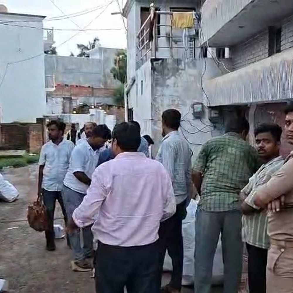 गोंडा में दवा कारोबार पर बड़ी कार्रवाई:1.13 करोड़ की दवाएं मिलने के बाद 150 मेडिकल स्टोर रडार पर