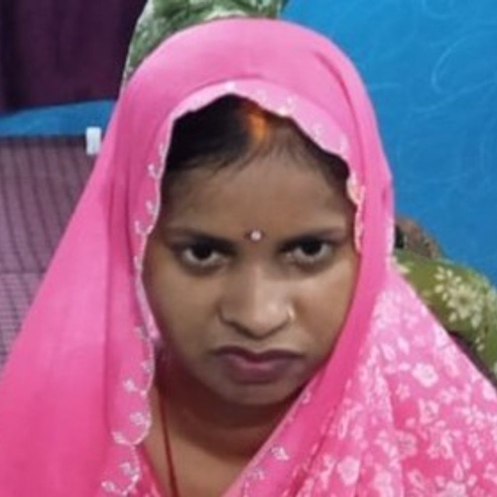 
                 शादी के पांचवें दिन रस्सी के सहारे भाग रही दुल्हन:25 फीट नीचे गिरने से मौत,2.60 लाख रुपए देकर बिहार में हुई थी शादी;परिजन नहीं आए,पति ने किया अंतिम संस्कार 
            