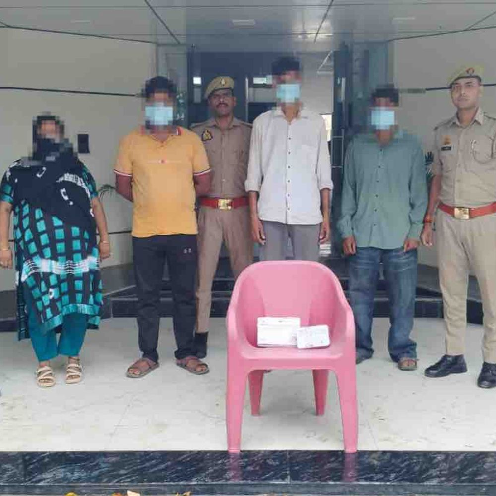 गाजियाबाद में देह व्यापार का भंडाफोड़:पति-पत्नी सहित चार गिरफ्तार, मोबाइल, नकदी बरामद; केस दर्ज