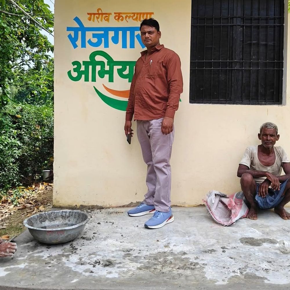 प्रधान ने पंचायत भवन का मरम्मत कार्य शुरू कराया:ग्राम प्रधान ने कराया कार्यारंभ, सुविधाओं को बेहतर बनाने पर जोर