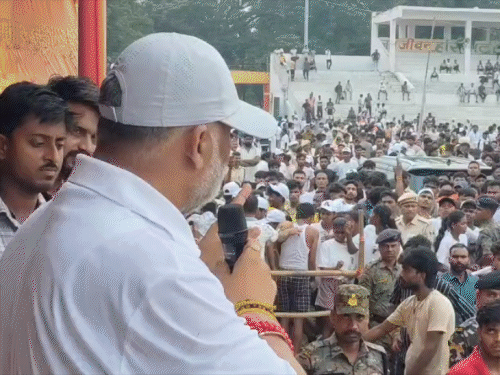 पूर्णिया में 'छात्रों की गूंज' मैराथन कार्यक्रम:10 हजार धावकों ने दिखाया दम; स्टेडियम पहुंचते ही भीड़ बेकाबू हो गई, अब लाइव विजुअल से चुने जाएंगे विजेता