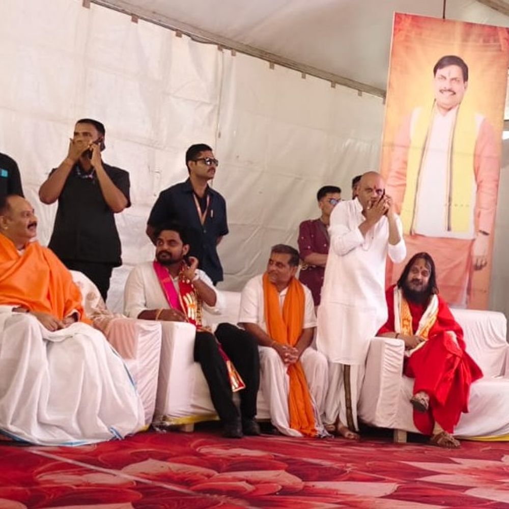 
                 उज्जैन में 84 महादेव दर्शन यात्रा निकली:6 हजार से अधिक महिलाएं हुईं शामिल, CM मोहन यादव ऑनलाइन जुड़े 
            