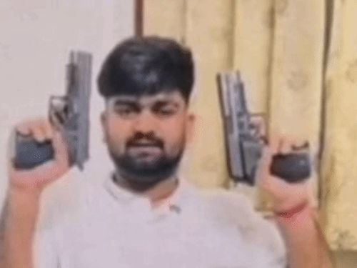 गैंगस्टर के लिए फर्जी पासपोर्ट बनाने वाला सिपाही गिरफ्तार: गोरखपुर से चला रहा था नेटवर्क, 22 नाम आए सामने