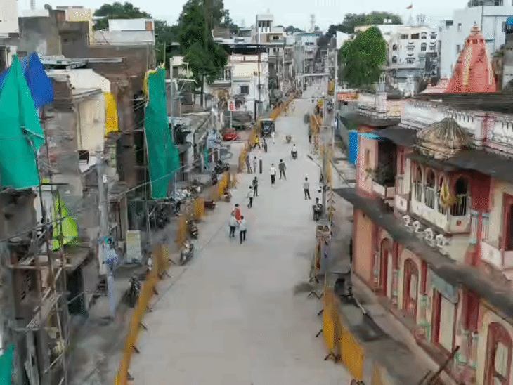 
                 बाबा महाकाल की पहली सवारी के लिए नया मार्ग तैयार:430 मीटर लंबी सड़क बनकर तैयार; सत्यनारायण मंदिर से छत्री चौक तक चौड़ीकरण पूरा 
            