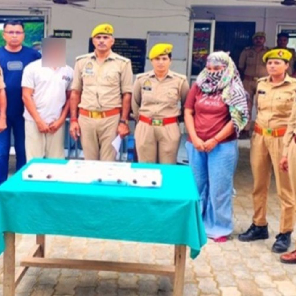 लखनऊ में प्रेमिका के साथ मिलकर पत्नी की हत्या की:गोमती नदी में फेंका शव, गुमशुदगी भी खुद दर्ज कराई; दोनों गिरफ्तार