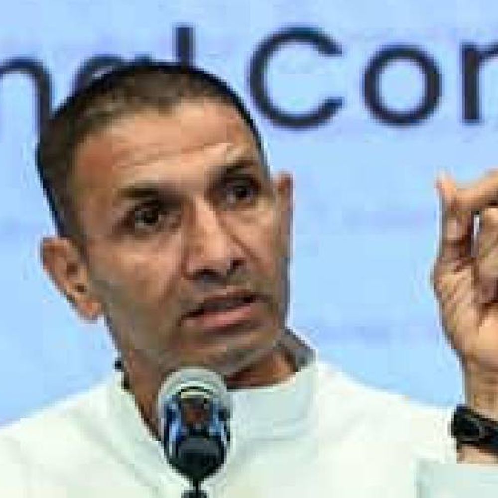 
                 जीतू पटवारी के घर जाने से पहले हेलमेट पहनें:भाजपा का कांग्रेस पर तंज; कांग्रेसियों को दी 'सेल्फ डिफेंस किट' की सलाह 
            