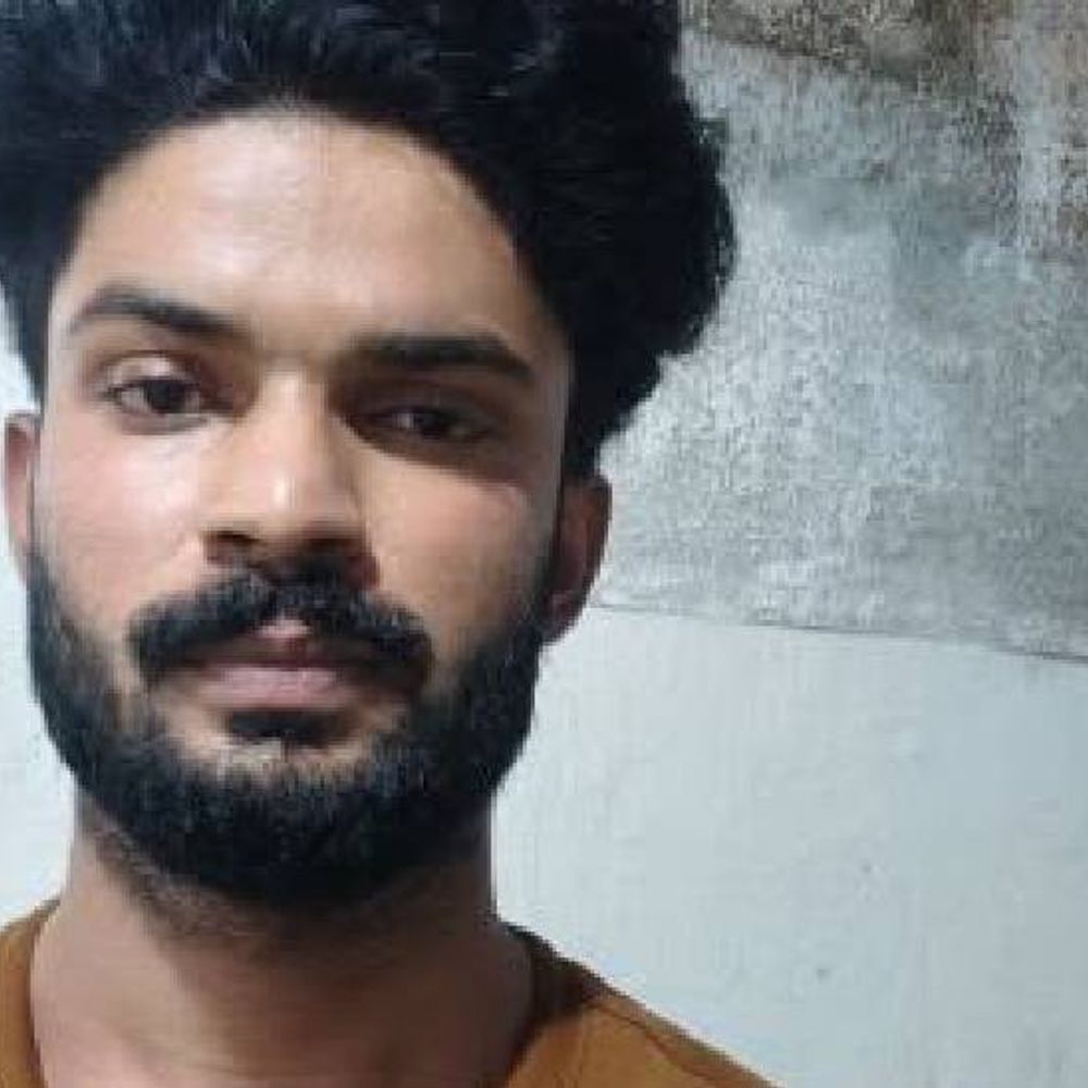 
                 इंदौर में शादी का झांसा देकर दुष्कर्म किया:निकाह के लिए धर्म परिवर्तन का दबाव बनाया; पीड़िता के शिकायत के बाद आरोपी गिरफ्तार 
            