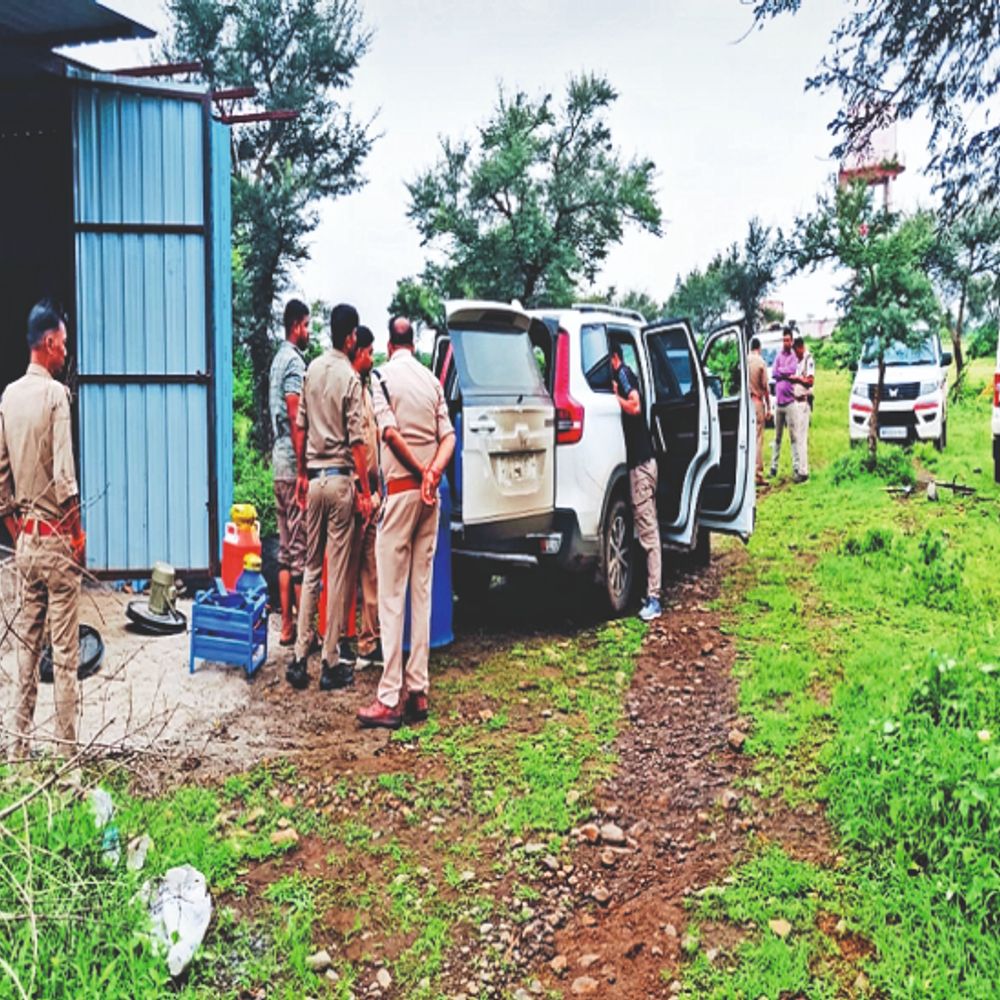 
                 एमडी ड्रग्स:18 महीने में 8वीं फैक्ट्री पकड़ी, अब 150 करोड़ की ड्रग्स का केमिकल जब्त 
            