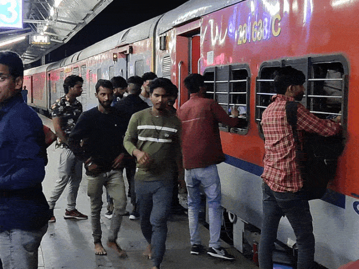 
                 कानपुर–मदुरई स्पेशल ट्रेन के चार अतिरिक्त फेरे:भोपाल मंडल के यात्रियों को मिलेगा लाभ, 5 अगस्त से चलेगी ट्रेन 
            