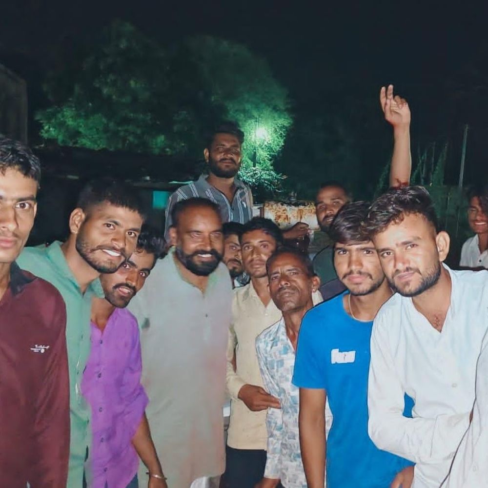 
                 बिजली कटौती के विरोध में ग्रामीणों का प्रदर्शन:मंदसौर के खजूरी मांडा में ट्रांसफार्मर बदलने के आश्वासन पर धरना खत्म 
            