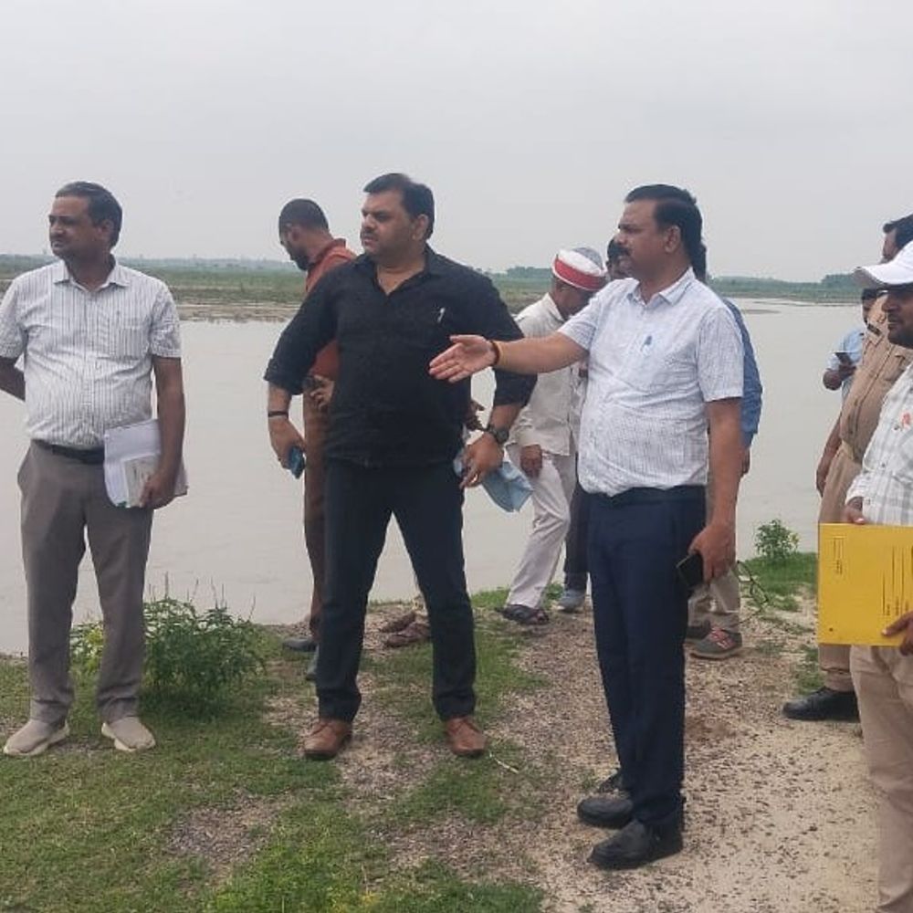 बदायूं में गंगा खतरे के निशान से ऊपर:कछला घाट पर 2 सेंटीमीटर बढ़ा जलस्तर, गांव का संपर्क टूटने का खतरा