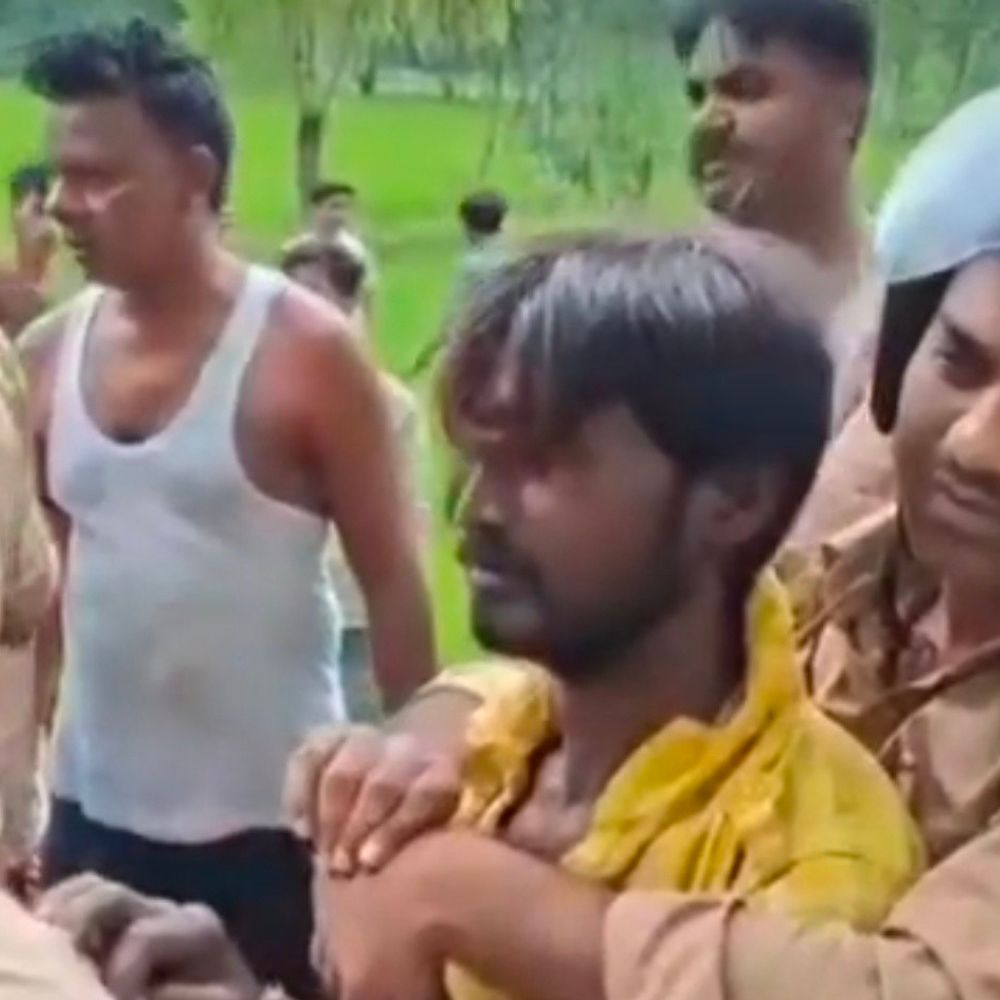 ग्रामीणों ने संदिग्ध युवक को पकड़ा, पुलिस से हुई झड़प:रायबरेली में थाने ले जाते रोका, सपा बूथ अध्यक्ष की हुई थी हत्या