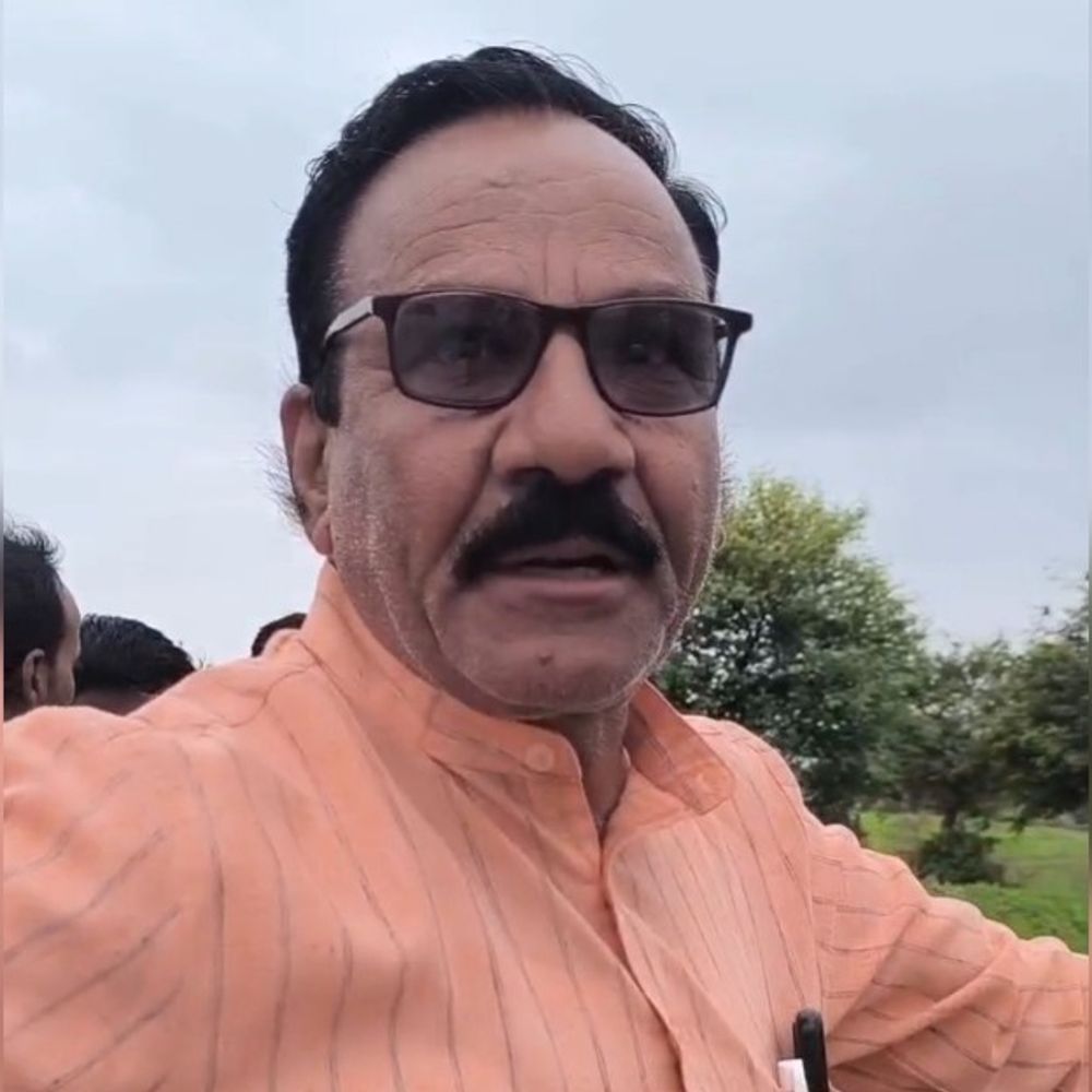 
                 पूर्व विधायक का गाली-गलौज और धमकी वाला VIDEO:मन्दसौर में प्रशासनिक अधिकारियों और पार्टी विधायक को भी दीं गालियां 
            