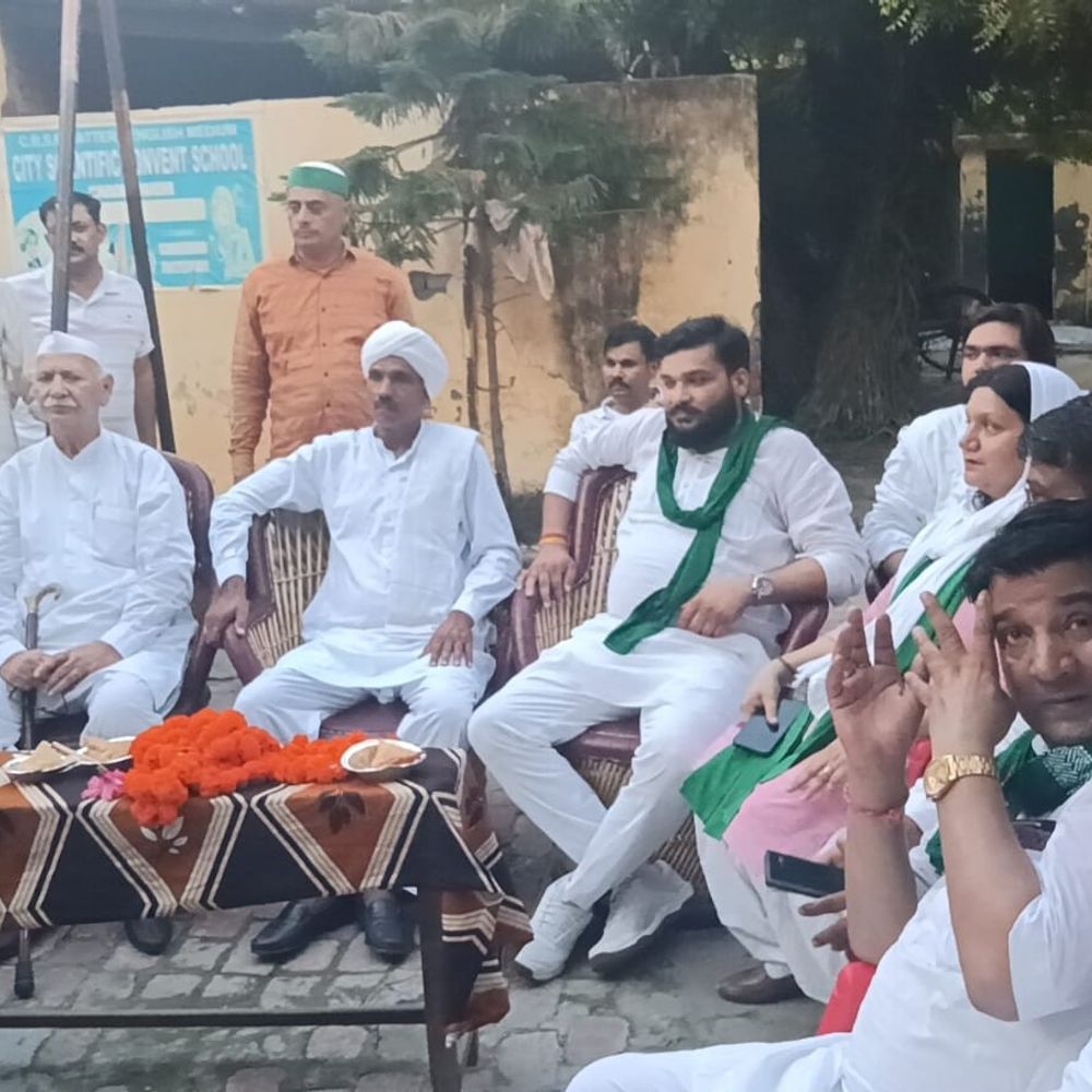 भाकियू जिलाध्यक्ष आशीष चौधरी का करौदा हाथी में स्वागत:कार्यकर्ताओं ने फूल-मालाएं पहनाकर किया सम्मान, संगठन मजबूत करने का संकल्प