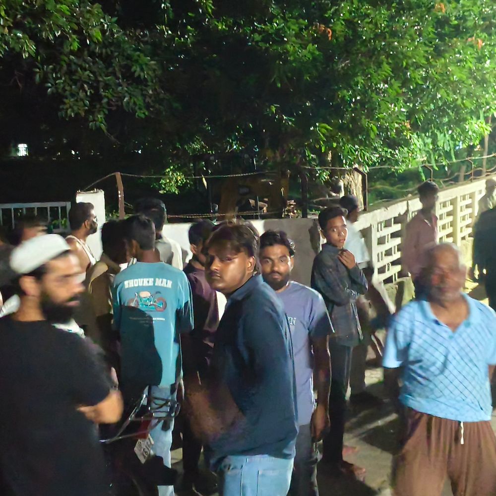 हरदोई में विवादित कब्रिस्तान की जमीन पर निर्माण का प्रयास:पुलिस ने रुकवाया काम, आरोपियों पर कार्रवाई की मांग