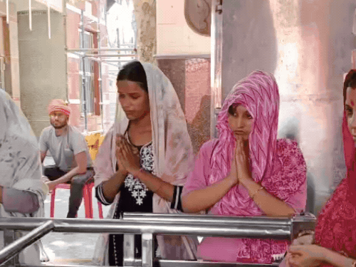 आगरा में परिक्रमा मार्ग पर अड़चनें की जा रहीं दूर:सावन के दूसरे सोमवार को लगेगी परिक्रमा, अभी से तैयारी शुरू