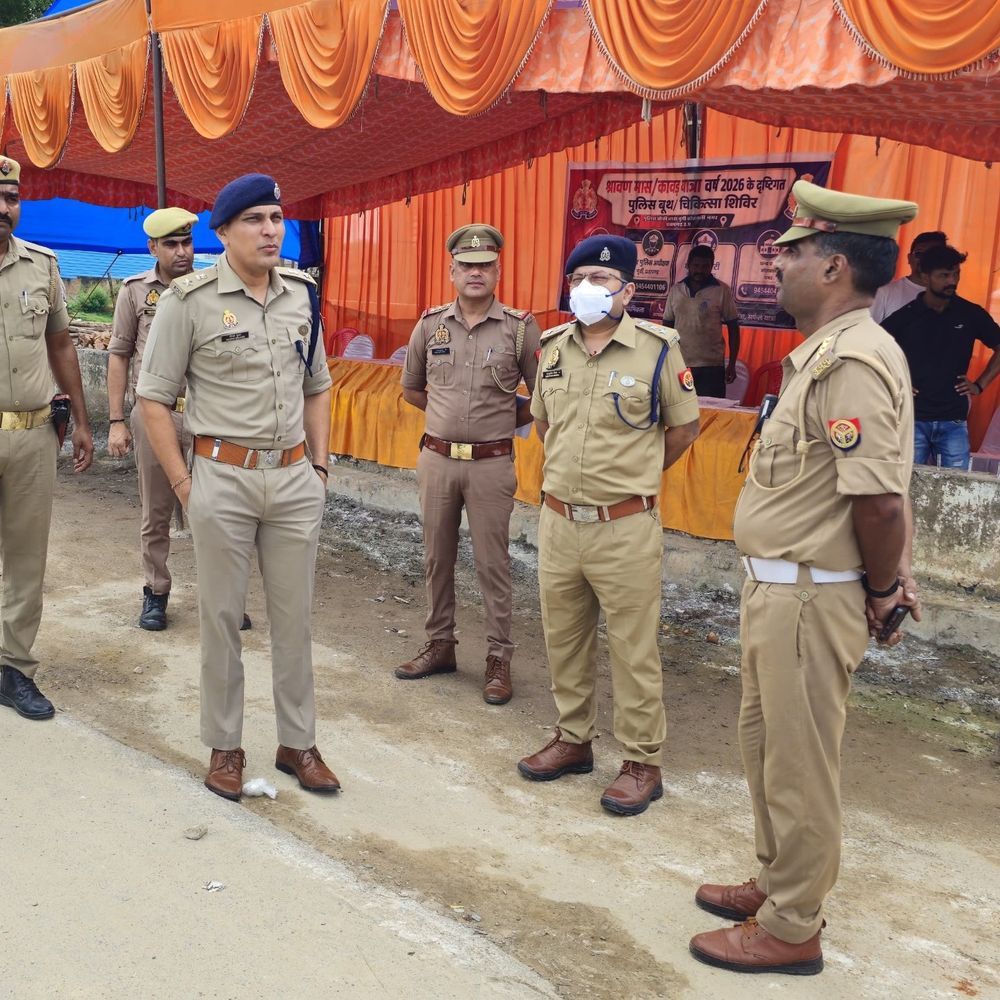 प्रतापगढ़ में श्रावण पहले सोमवार पर SP पहुंचे सीताराम धाम:बैरिकेडिंग, ट्रैफिक और सुरक्षा व्यवस्था परखी, पुलिस को दिए सतर्कता के निर्देश