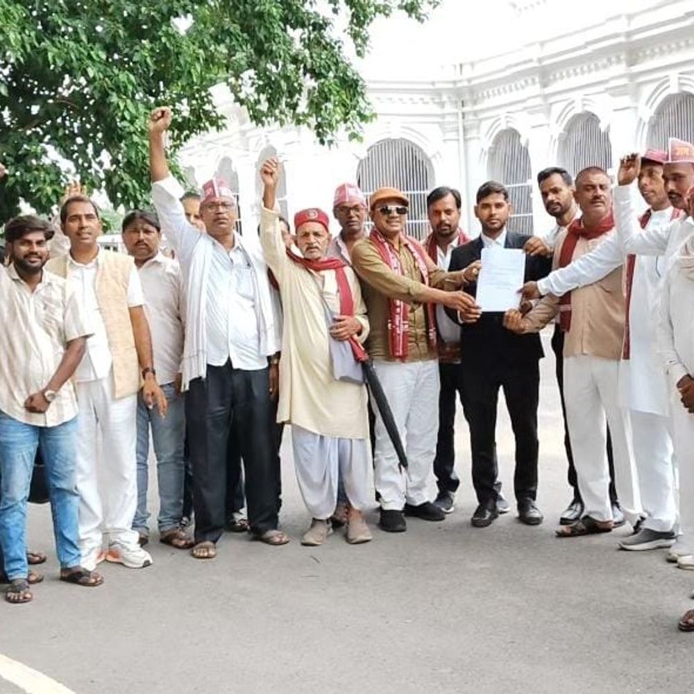 बलिया में जन अधिकार पार्टी का प्रदर्शन:जातीय जनगणना समेत कई मांगों को लेकर राष्ट्रपति के नाम ज्ञापन