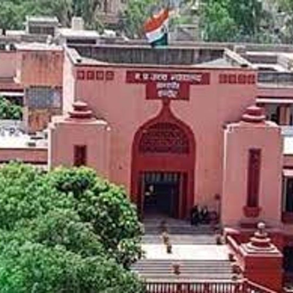 
                 युवक को सीधे जेल भेजने पर पुलिस को फटकार:हाईकोर्ट ने पुलिस कमिश्नर से मांगा जवाब, खजराना एसीपी से सवाल- इंदौर में ड्यूटी करनी है या नहीं? 
            