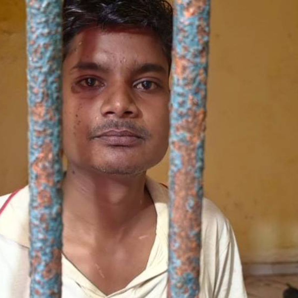 गोरखपुर में पत्नी पर खौलता पानी डालने वाला गिरफ्तार:पारिवारिक विवाद में पति ने किया था जानलेवा हमला, झुलस गई पीड़िता