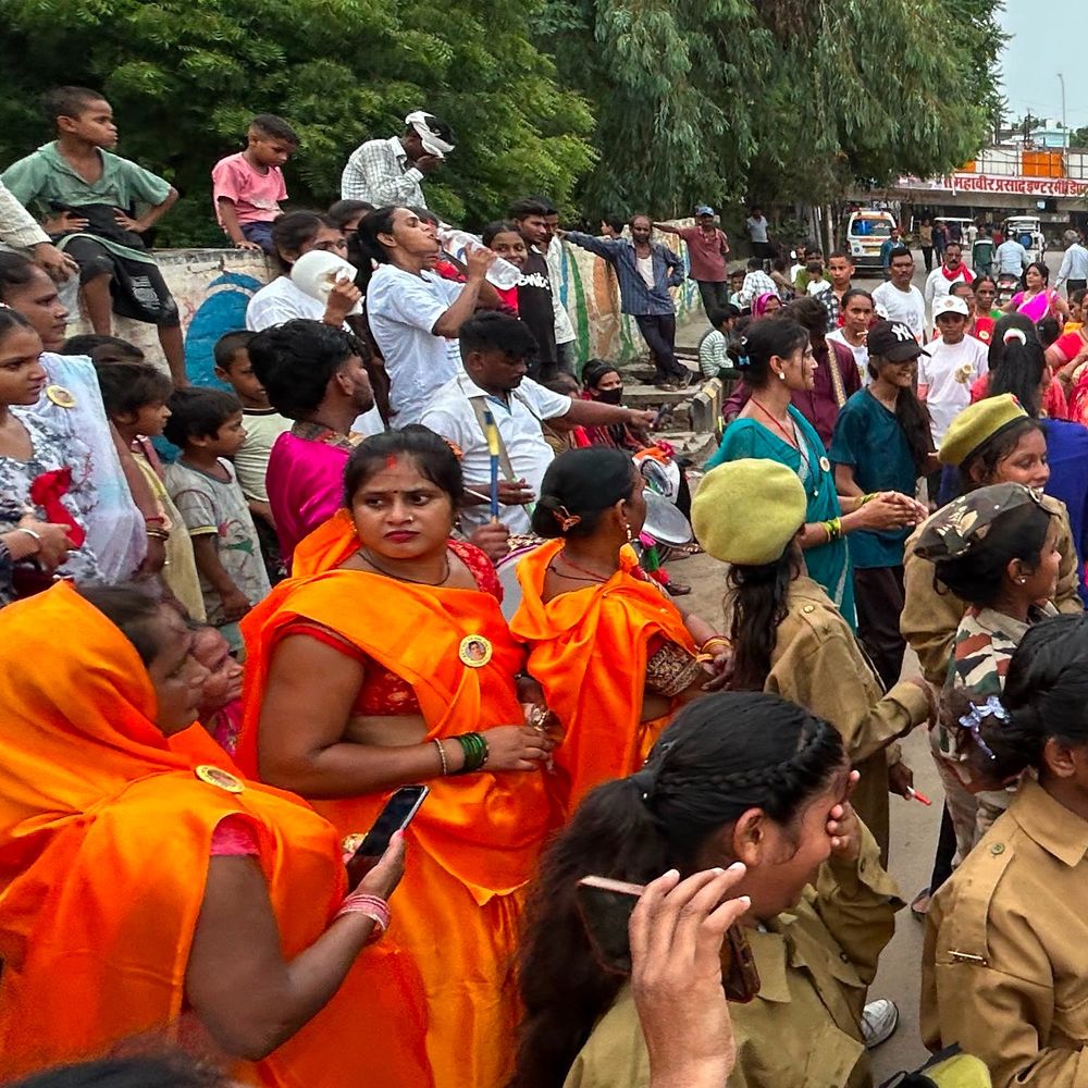 ड्रोन से निगरानी, कांवड़ियों से सौम्य व्यवहार और मदद करें:प्रयागराज से वाराणसी तक एक लेन कांवड़ियों के लिए