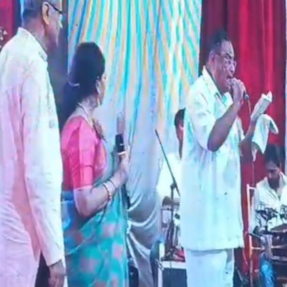 एक शाम रफी के नाम में सजी सुरों की महफिल:मो. रफी के गीतों को अपनी आवाज देकर उभरते कलाकारों ने बटोरी तालियां