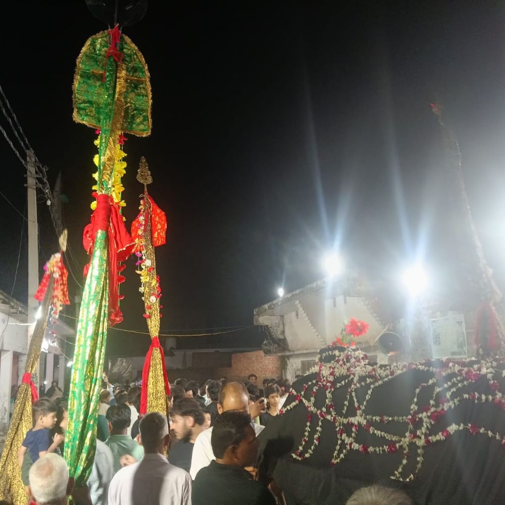 सिरसी में निकला शबीह-ए-ताबूत का जुलूस:मजलिस में कर्बला के शहीदों की कुर्बानियों को किया गया याद, नौहाखानी और सीनाज़नी से गूंजा माहौल