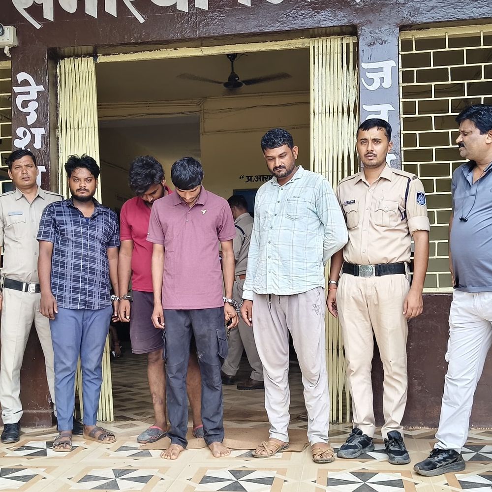 रीवा में नशीली दवाओं की तस्करी करने वाले पकड़ाए:4 आरोपी गिरफ्तार, 1680 नशीले कैप्सूल और 20 शीशी कफ सिरप जब्त
