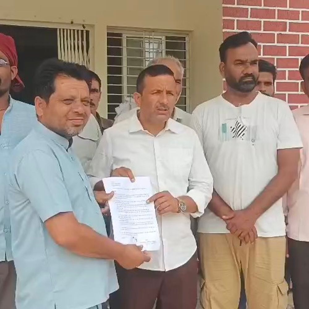 नरसिंहपुर में राष्ट्रवादी किसान आर्मी का प्रदर्शन:मूंग खरीदी व्यवस्था सुधारने एसडीएम को दिया ज्ञापन