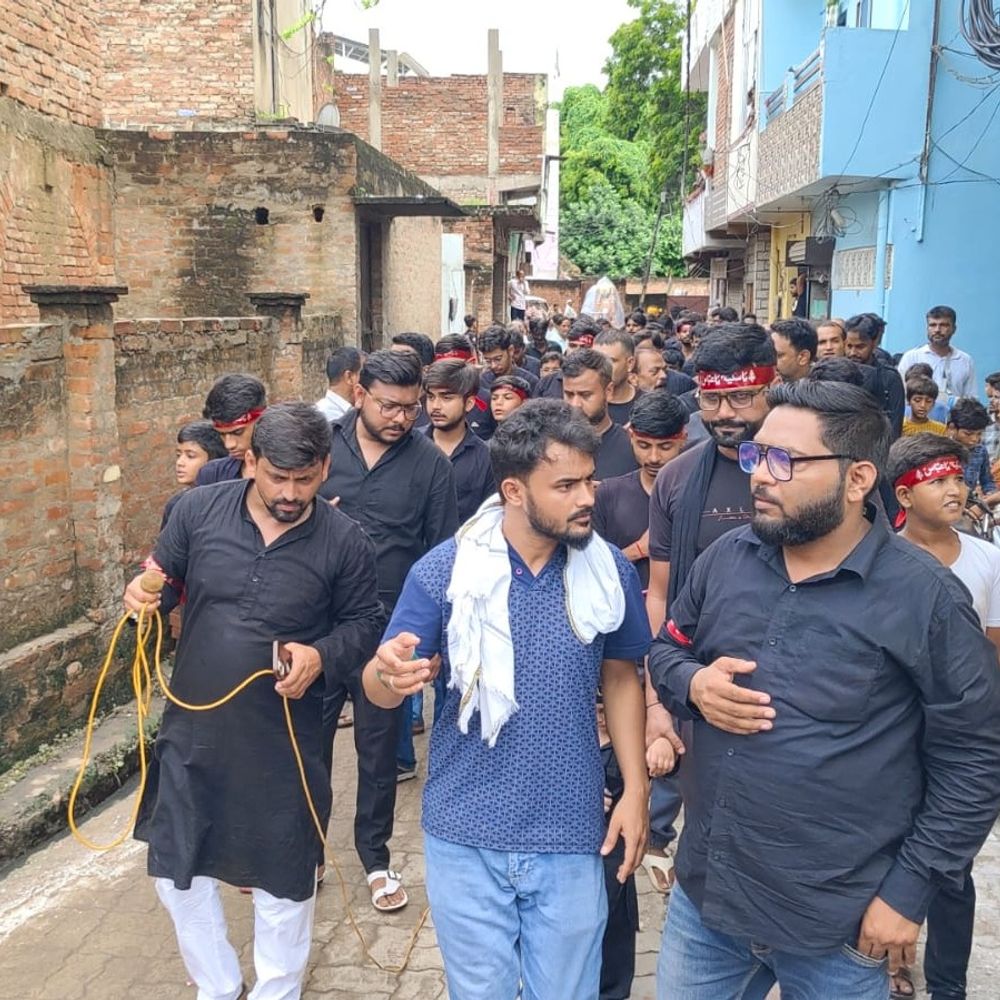 सुल्तानपुर में शिया समुदाय ने निकाला चेहल्लुम का जुलूस:घासीगंज कर्बला में ताजिये दफन, अंजुमन ने किया नौहा-मातम