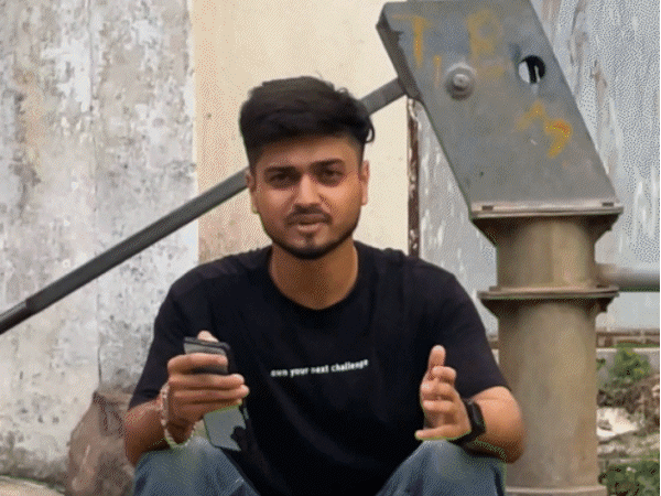 
                 सोशल-मीडिया इन्फ्लुएंसर नमन हासवानी ने बनाया 'भास्कर समाधान' पर वीडियो:बोले- जनसमस्याओं को जिम्मेदारों तक पहुंचाने का आसान मंच, समस्याएं पोस्ट करने की भी अपील 
            