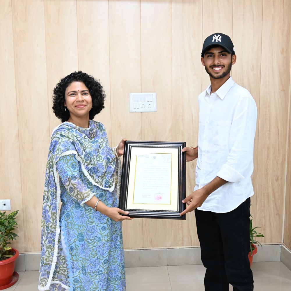 भारत अंडर-19 टीम उपकप्तान को कमिश्नर ने किया सम्मानित:श्रीलंका में टेस्ट मैच दौरान लक्ष्य राय चंदानी ने हासिल की थी बड़ी उपलब्धि