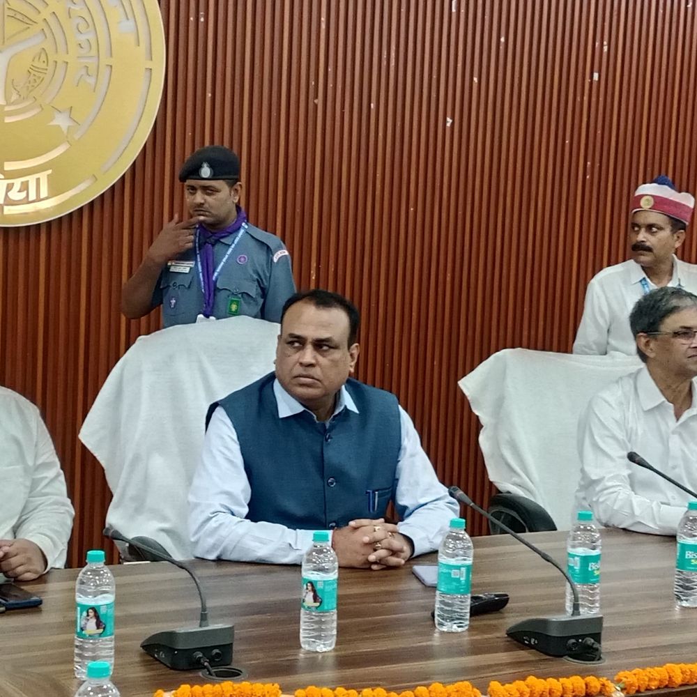 बलिया में दिव्यांगों की समस्याओं के लिए मोबाइल कोर्ट:राज्य आयुक्त बोले- CMO ईएनटी विशेषज्ञ की तैनाती कराएं, बेरा मशीन खरीदें