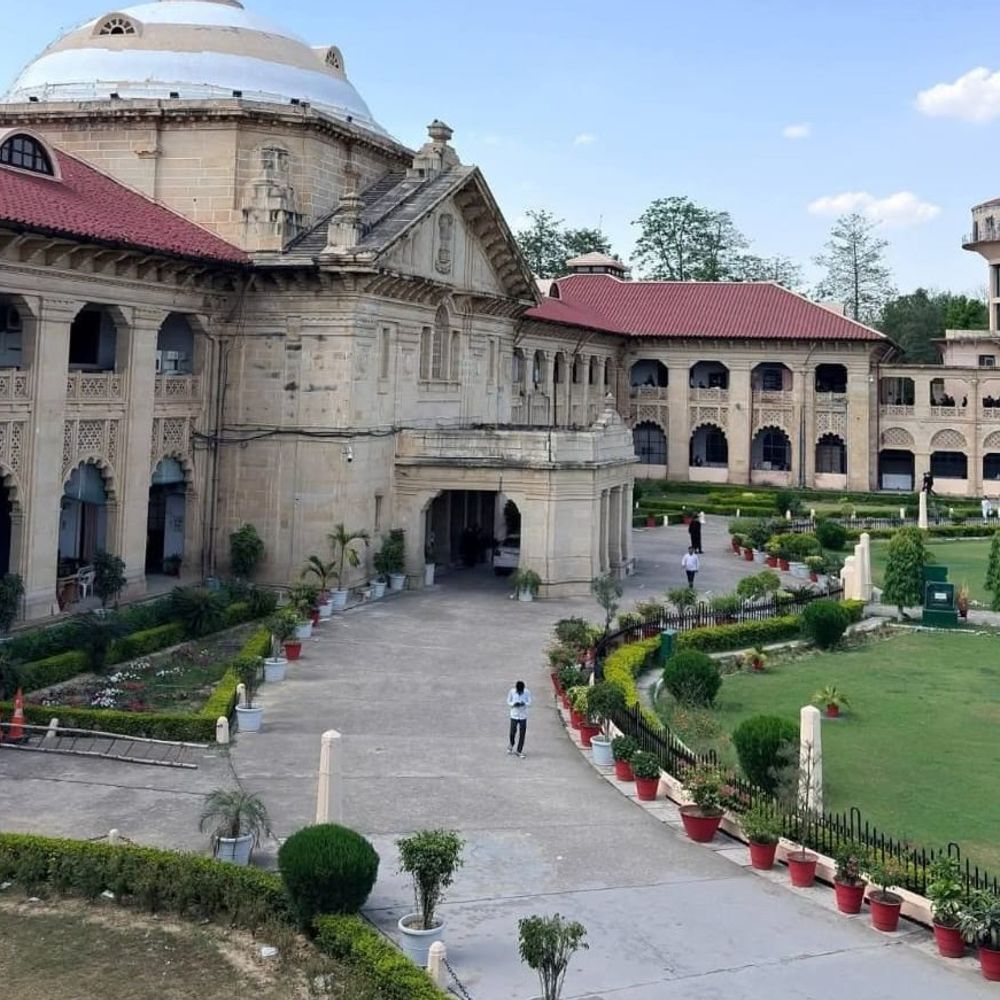 आपराधिक मामला लंबित फिर भी मिलेगा चरित्र प्रमाण पत्र:हाईकोर्ट ने कहा कैरेक्टर सर्टीफिकेट कैंसिल करने का आधार नहीं