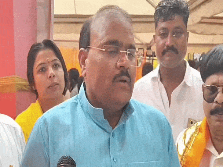 
                 भाजपा नगर अध्यक्ष बोले-ड्रगिस्ट और गुंडिस्ट का गठबंधन है कांग्रेस:शहर अध्यक्ष का व्यवहार गुंडा प्रवृत्ति के व्यक्ति जैसा; ड्रग माफिया से मिले हुए हैं पटवारी 
            