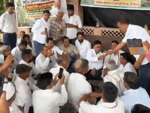 चित्तौड़गढ़ में तीसरे दिन अफीम किसानों का आमरण अनशन खत्म:डोडाचूरा विवाद पर बनी सहमति, नष्टीकरण आदेश पर फिलहाल रोक का आश्वासन