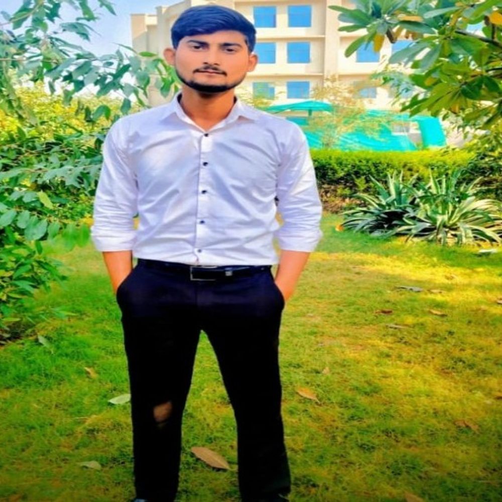 मथुरा में BPT छात्र को बांके से काटा:लाश जंगल की जर्जर कोठरी में फेंकी, इंस्टाग्राम पर मैसेज के बाद घर से निकला था