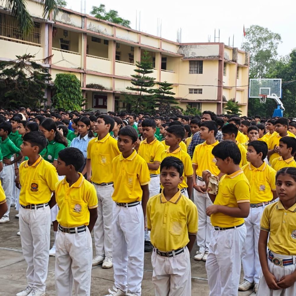 सोनभद्र पुलिस ने डीएवी कॉलेज में यातायात जागरूकता अभियान चलाया:छात्रों को सड़क सुरक्षा, पीएम राहत योजना की जानकारी दी गई