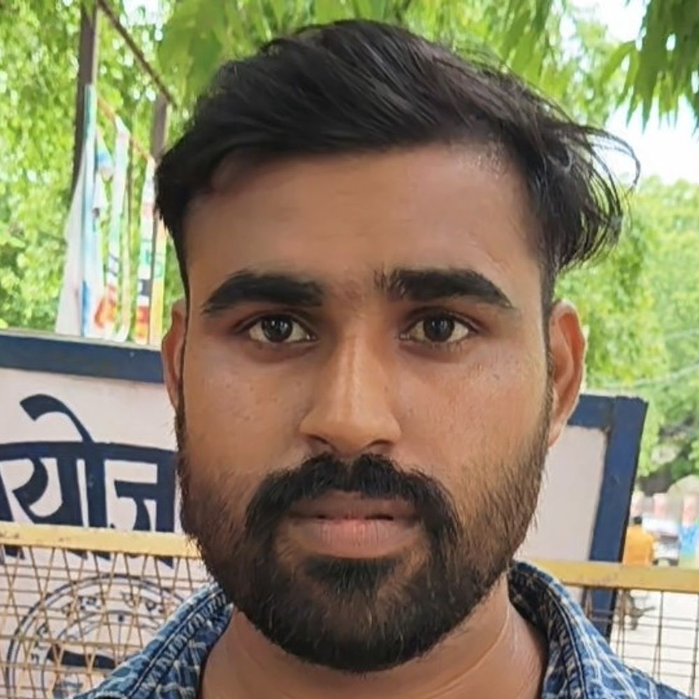 लापता ट्रक के ड्राइवर मोबाइल से मांगी गई फिरौती:खाते से निकले 23 हजार रुपए, मैनपुरी में परिजनों ने एसपी से लगाई गुहार