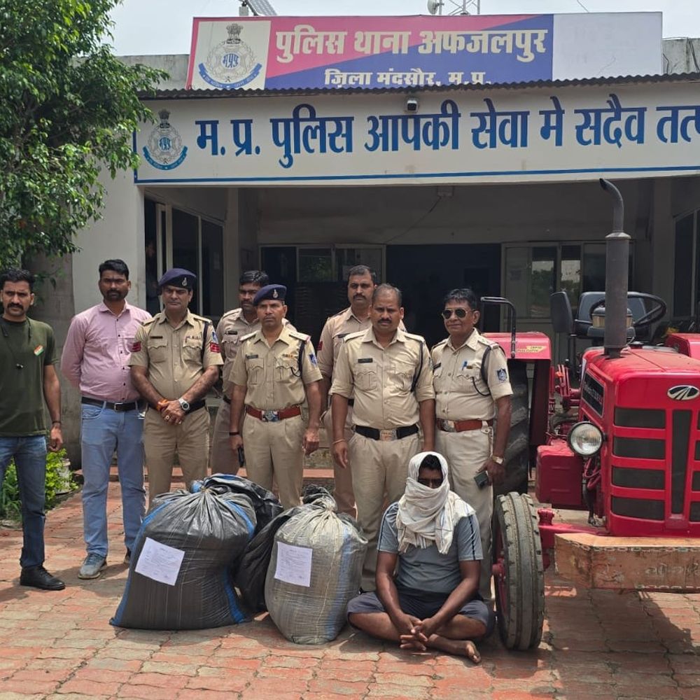 
                 ट्रैक्टर के टायर में भरकर ले जा रहा था डोडाचूरा:मंदसौर में राजस्थान का तस्कर पकड़ाया, वाहन और नशीला पदार्थ जब्त 
            