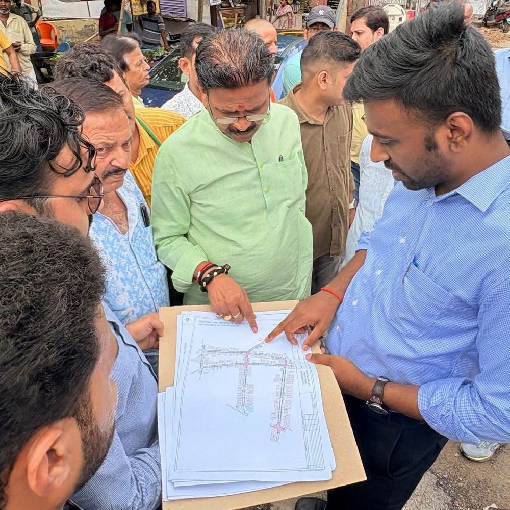नगर आयुक्त, मेयर ने सीएम ग्रिड कार्यों का निरीक्षण किया:कल्याणी देवी में सड़क, नाली, स्ट्रीट लाइट की गुणवत्ता पर जोर