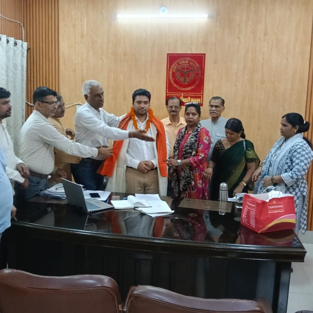 संभल नगर पालिका की श्रेणी घटाने पर विरोध:इतिहास संकलन समिति ने एसडीएम से मिलकर की बहाली की मांग