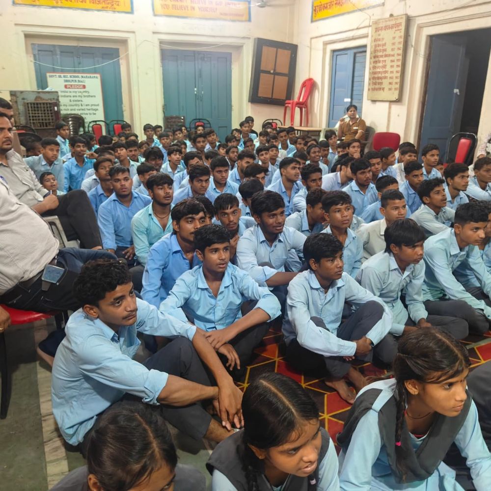 साइबर जागरूकता दिवस पर धौलपुर पुलिस का अभियान:विद्यार्थियों को साइबर अपराधों से बचाव के उपाय बताए