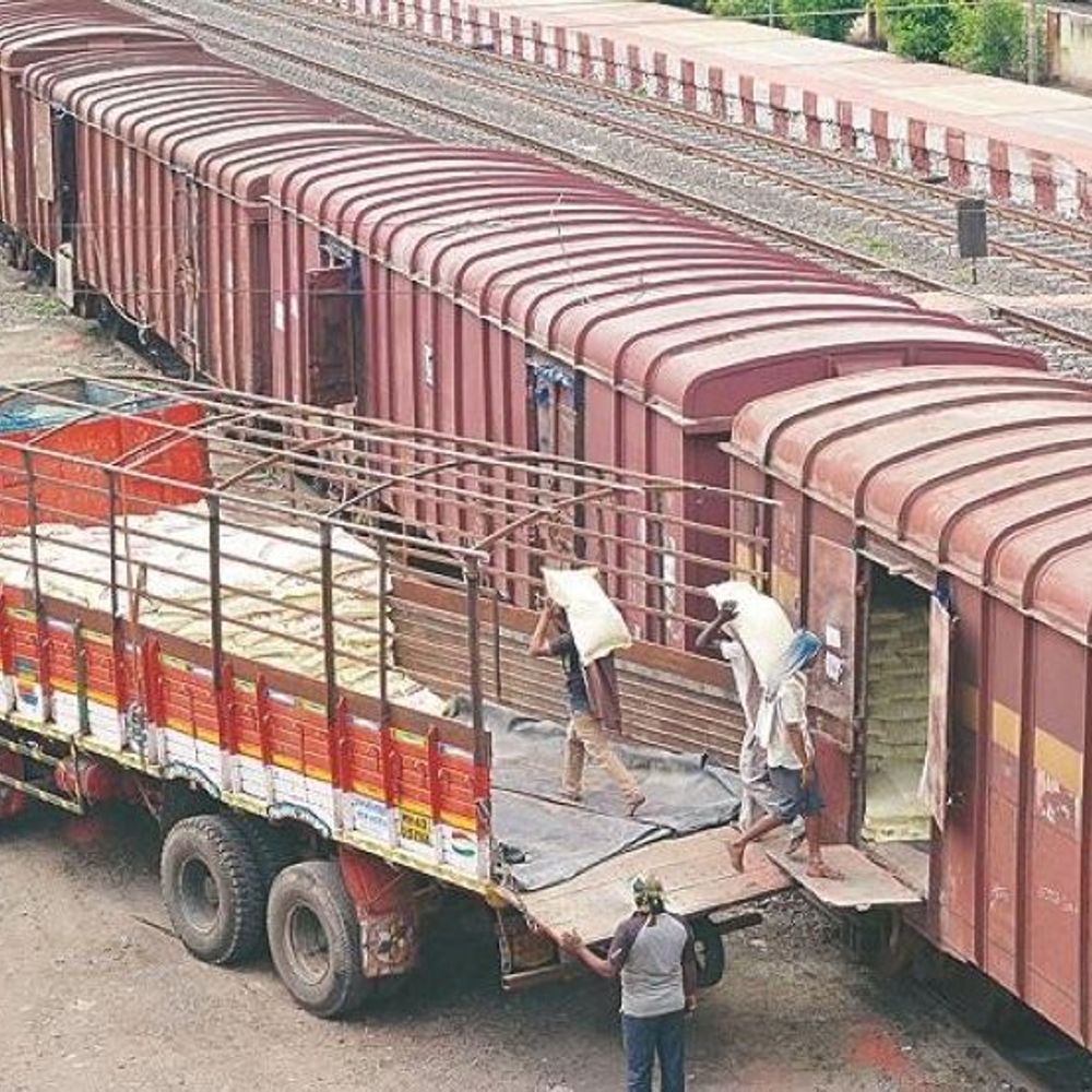 उत्तर मध्य रेलवे की माल ढुलाई में 7.6% बढ़ोतरी:प्रयागराज मंडल सबसे आगे, चार महीने में 7.24 मिलियन टन माल पहुंचाया