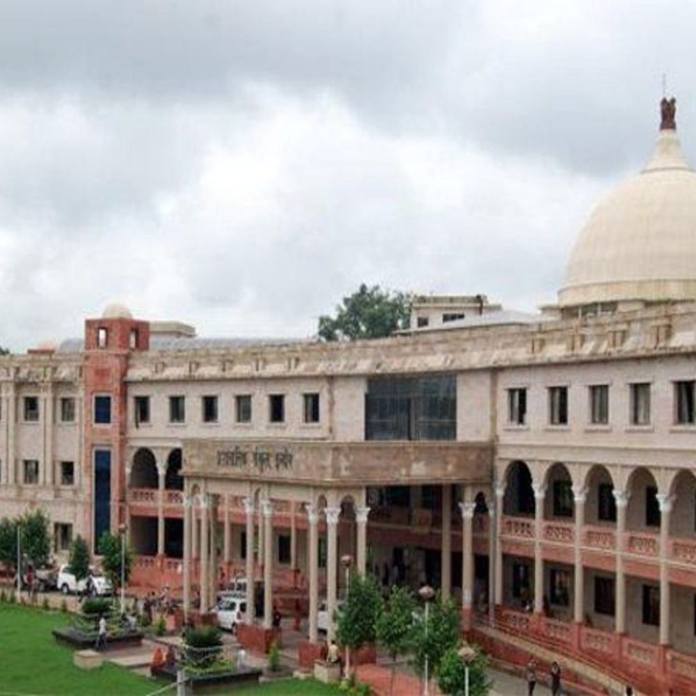 
                 जनसुनवाई में आई शिकायत पर बड़ी कार्रवाई:भूमि संसाधन प्रबंधन के र्क्लक निलंबित, विभागीय जांच के आदेश 
            