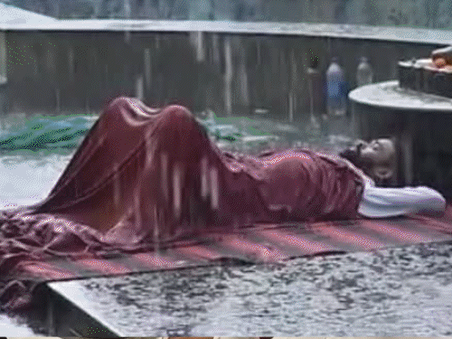 
                 झारखंड परीक्षा धांधली- 4 दिन से भूख हड़ताल जारी:प्रदर्शनकारी बारिश में खुले आसमान के नीचे धरने पर बैठे, 7 अगस्त को विधानसभा घेरेंगे 
            