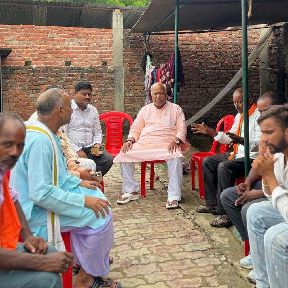 अवैध क्लीनिक में ऑपरेशन के बाद मौत:पूर्व सांसद लल्लू सिंह पीड़ित परिवार से मिले, बच्चों की मदद का भरोसा दिया
